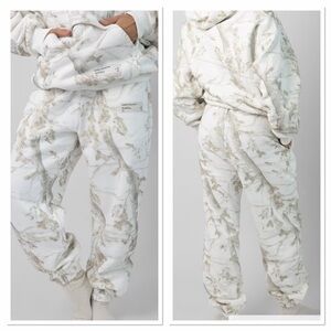 Comfrt White Oak Joggers NWT